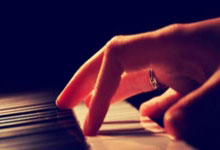 问鼎娱乐:记者:罗马愤怒情绪高涨,但不会向欧足联申诉胡梅尔斯的红牌.